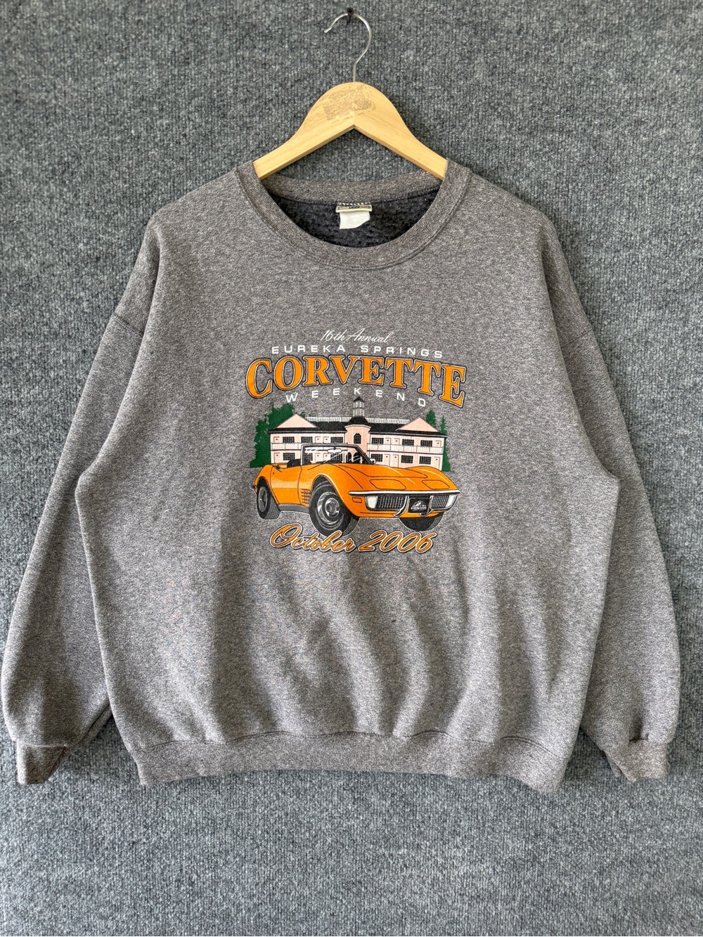 Vintage Corvette Car Sweatshirt Gray Men’s Large Y2K Racing Nascar Crewneck
